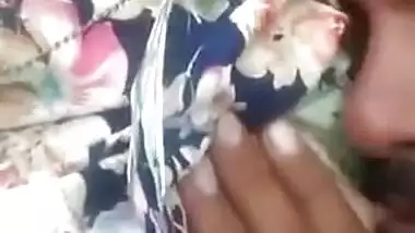 Exclusive Cute Indians Boobs Sucking In Car