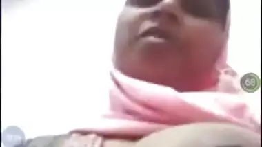 Desi bhbai show boob video call with lover