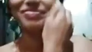 Desi Wife give Blowjob in Bus