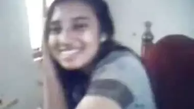 Sexy Kerala bhabhi exposing her soft thighs