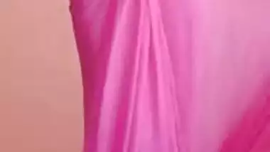 Hot desi babe in saree sensually strips