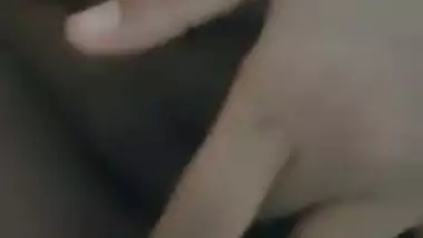 Chubby Bangladeshi girl fingers her wet XXX bush in solo MMS video