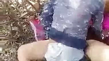 Dehati slut fucking outdoors on cam by local guys