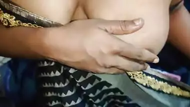 She's really hot to fuck her in saree