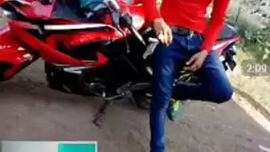 Chubby Bhabi Boobs Show Bathroom in Videocall