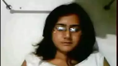 Busty Pakistani housewife Nazia with her driver...