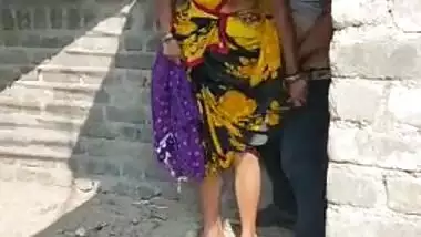 45 yo Desi aunty in sexy body blows dick and fucks outdoors