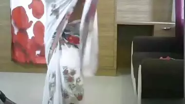 Hot Telugu Aunty Spandana Sexy Boob Dance