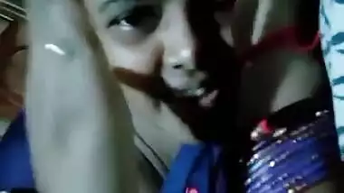 Mumbai housewife priya exposing milky cleavage and navel