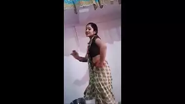 Desi indian bhabhi dancing dance