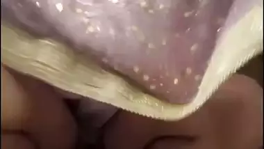 Beautiful Muslim lady lifts salwar and shows pussy