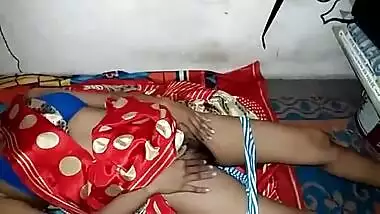 Desi wife in sari gets captured by husband who wants XXX striptease