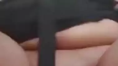 Chubby Desi XXX bitch shows her hungry pussy on live show