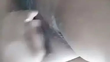 Busty Lahore babe masturbates with a toothpaste pouch