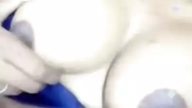 Desi enjoys MMS popularity she has thanks to naked XXX body parts