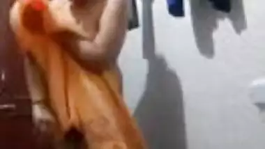 Super Hot Look Desi Girl Bathing