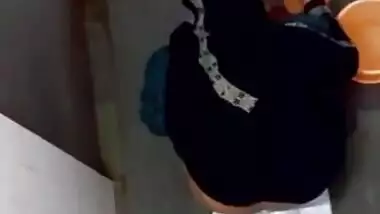 Era in ladies toilet 4