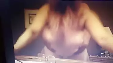 Mallu aunty huge boobs clapping