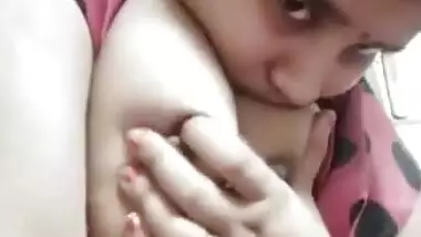 Chhindwara desi wife exposing butter boobs