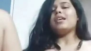 Sexy Desi Girl Shows Her Boobs