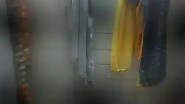 Gujju Big boobs desi bhabhi bathing and talking in Hindi