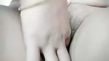 Cute desi girl flaunts pussy