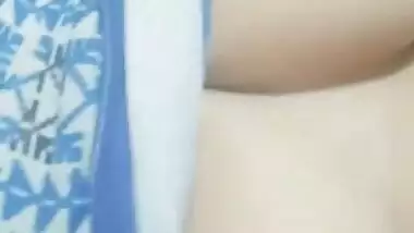 Mature Bhabhi showing her big milky boobs