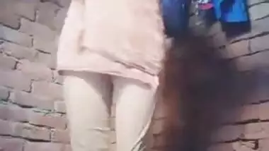 Attractive Desi village girl displays XXX assets while bathing nude
