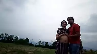 Big navel aunty boob press in street hot