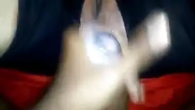 Desi housewife self playing her boobs and hard fucking take her saree