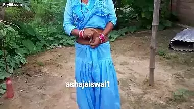 Desi village bhabi pee