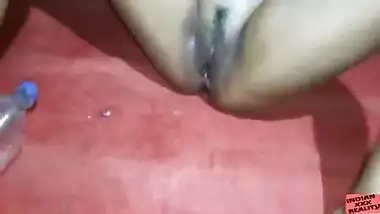 Village bhabhi cunt fuck by bottle