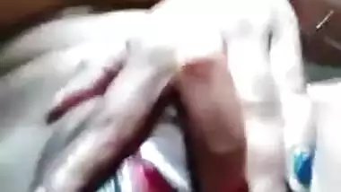 XXX video of Desi chick's twat being fingered close-up becomes MMS