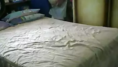 Mature mumbai aunty sex with husband in resort