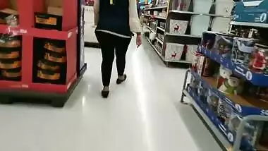 Huge butt Tamil Walmart employee