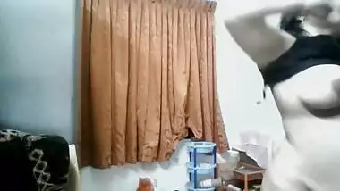 Desi Bhabhi After Bath Nude Record Video Leaked